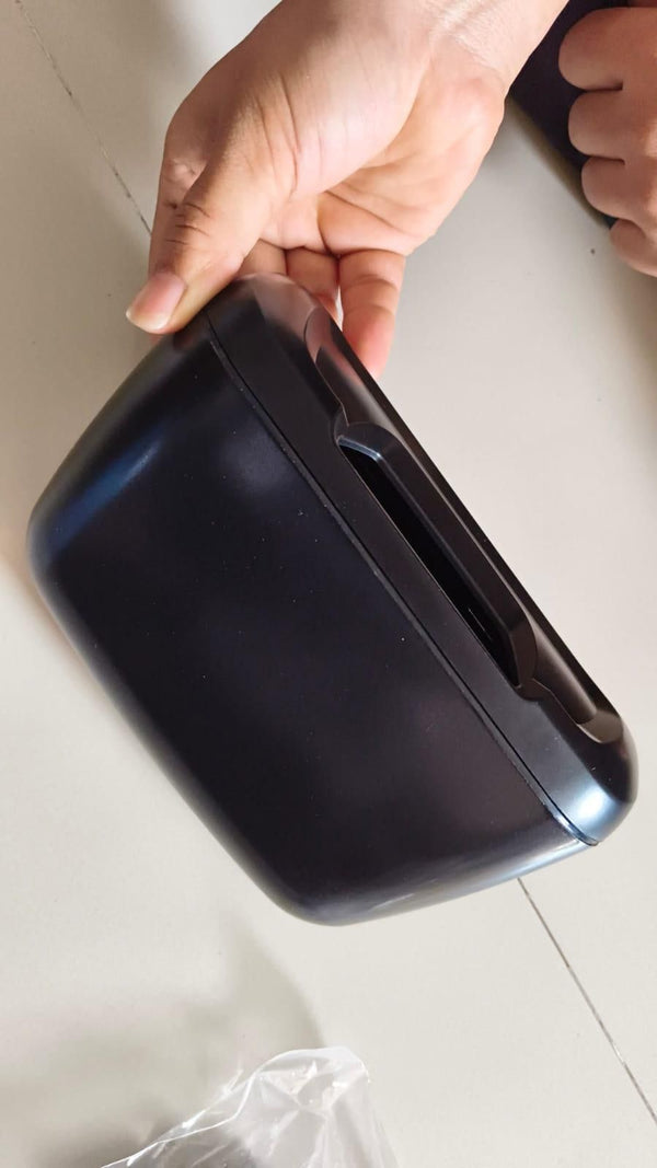 Mini Car Trash Bin with Push Lid – Compact Interior Dustbin